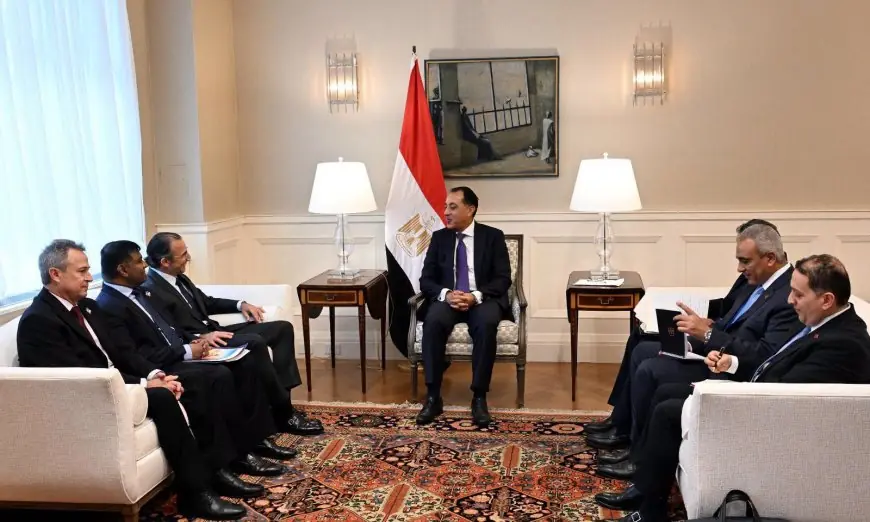 رئيس الوزراء يلتقي وفد شيفرون ويؤكد استعداد الحكومة لتقديم الدعم الكامل