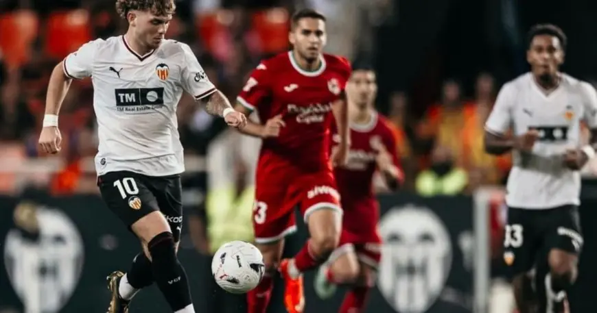 إليوت لاعب فالنسيا يتعرض لانتقادات لاذعة بسبب الوزن الزائد