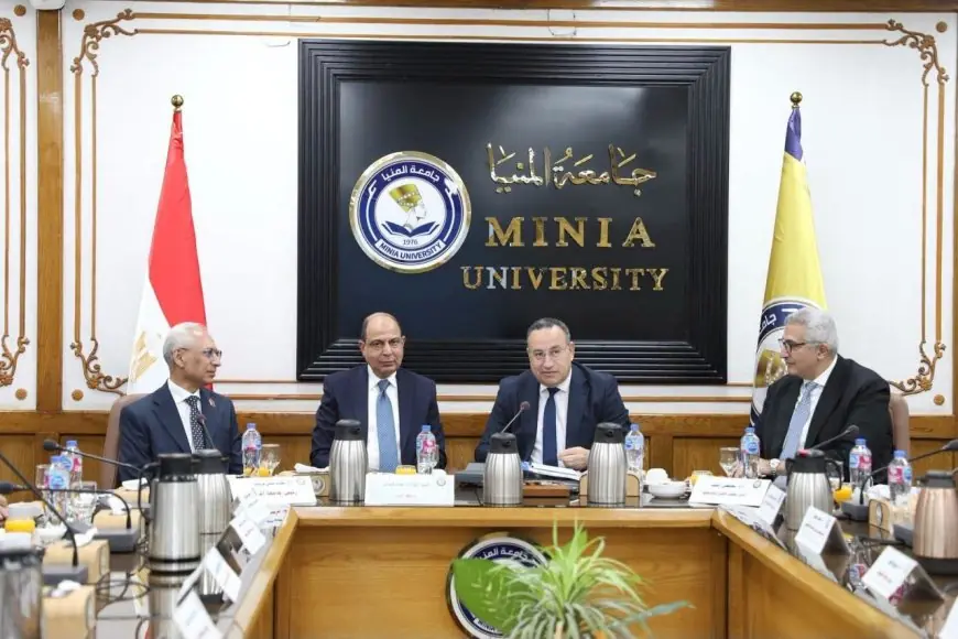 وزير التعليم العالي يدعو لالتزام الجامعات وأعضاء هيئة التدريس والإداريين باللوائح