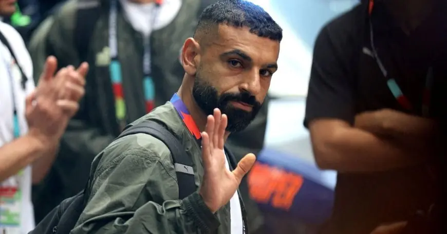 مدافع منتخب مصر يغادر المعسكر بأسلوب محمد صلاح جذاب