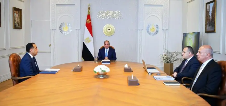 السيسي يناقش مستقبل البلاد مع طلبة الأكاديمية العسكرية بحضور القيادات خلال غداء وحوار مفتوح
