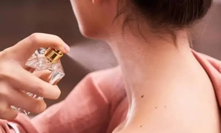 الاستخدام العشوائي للعطور ومزيلات العرق: هل يشكل خطرًا على صحتك؟ تحذيرات هامة