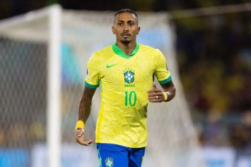 رافينيا يغادر معسكر منتخب البرازيل ويعود إلى برشلونة بعد إصابته في مباراة أستراليا