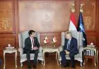رئيس قناة السويس يناقش تعزيز التعاون وتبادل الخبرات مع السفير البنمي
