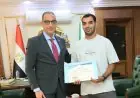 محافظ الجيزة يحتفي ببطل أنقذ طفلا من السقوط المميت بالطابق الثالث في أرض اللواء