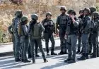 استنفار في إسرائيل: هجوم قرب الخليل يوقع 6 إصابات بين الجنود ونتنياهو يفرض حصاراً مشدداً على المدينة وإغلاق الضفة الغربية