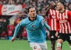 أنيس حاج موسى يبدع بهدف عالمي يقود فينورد لتصدر الدوري أمام آيندهوفن
