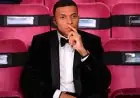 مبابي يستمتع بلحظات الفرح بعد الفوز بالكلاسيكو بابتسامة عريضة