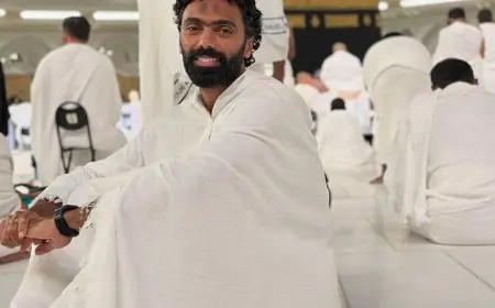 حسين الشحات يقوم بأداء مناسك العمرة المباركة