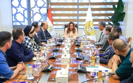 د. منال عوض تؤكد: تحسين النظافة وإدارة المخلفات أولوية لتعزيز البيئة والالتزام بخطط التشغيل واجب