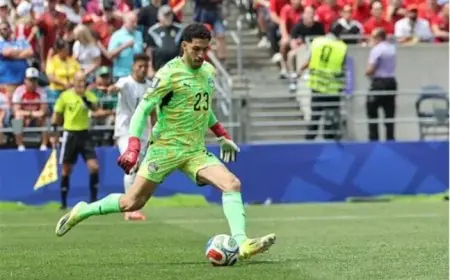 أحمد عادل عبد المنعم يؤيد مصطفى شوبير بعد خطأ في مباراة جنوب إفريقيا