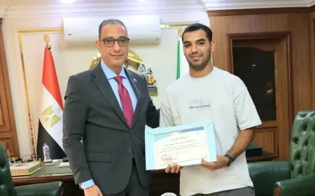 محافظ الجيزة يحتفي ببطل أنقذ طفلا من السقوط المميت بالطابق الثالث في أرض اللواء
