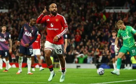 توتنهام المنقوص يتحدى مانشستر يونايتد بتعادل درامي في اللحظات الأخيرة