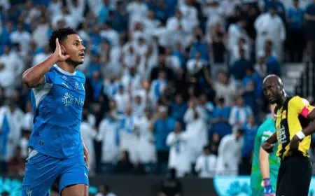 واتكينز يتألق وبيريرا يخيب الآمال في مواجهة الهلال والاتحاد
