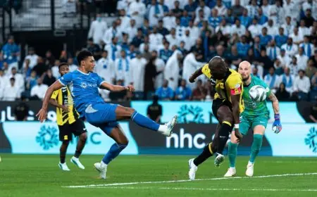 الهلال ينتصر على الاتحاد بثلاثية ويتصدر الدوري السعودي في الكلاسيكو المثير