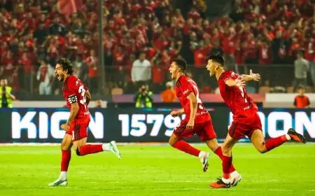 الأهلي يهزم الزمالك ويعتلي صدارة الدوري مؤقتاً