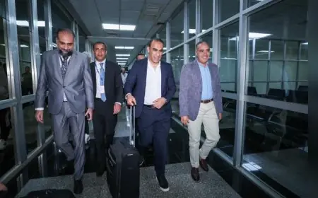 سفير مصر في أوغندا يرحب ببعثة الأهلي فور وصولهم إلى مطار عنتيبي