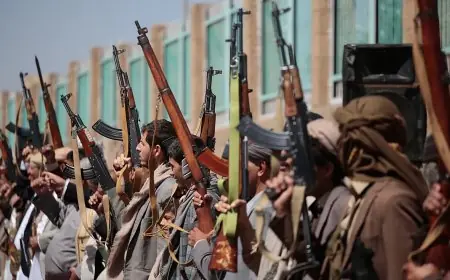 جماعة الحوثي تستهدف منشآت في الرياض وتهدد بتصعيد عملياتها ضد السعودية