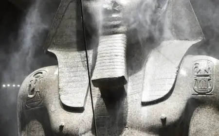 المتحف المصري الكبير يكشف تفاصيل تنظيف تمثال رمسيس الثاني العريق