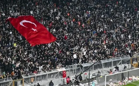 جماهير بشكتاش تحتفل بالعودة إلى ملعب طرابزون سبور بعد حظر دام 6 سنوات