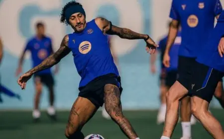 برشلونة يعزز صفوفه بعودة رافينيا استعدادًا لكلاسيكو مثير ومعركة حاسمة في باريس