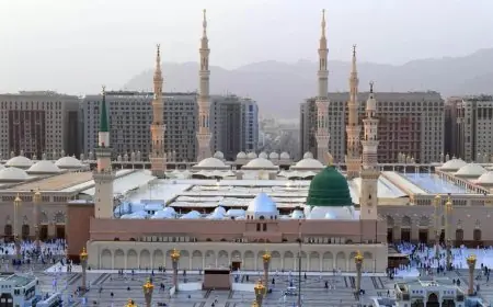 خطيب المسجد النبوي يؤكد أن استهداف مكة والمدينة من أعظم الجرائم في الإسلام