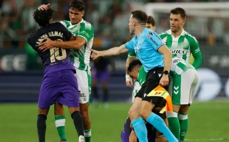 بيرنال لاعب بيتيس يندم على الطرد والهزيمة أمام برشلونة