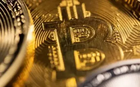 انخفاض بيتكوين إلى 819 ألف دولار وسط تراجع أسهم قطاع التكنولوجيا