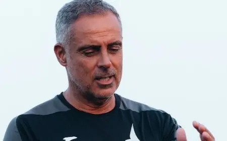 غوميز ينتقد الحكم بسبب الأهداف المثيرة للجدل في هزيمة الخليج أمام الأهلي