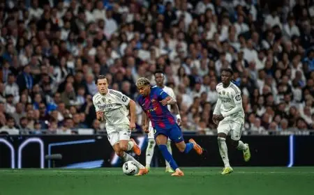 الكلاسيكو: مواجهة نارية تنتظر برشلونة وريال مدريد في ملعب كامب نو