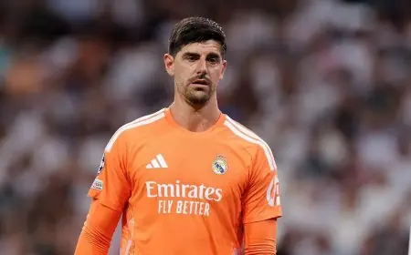 كورتوا يتحدى الزمن للعودة في كلاسيكو برشلونة رغم استبعاده