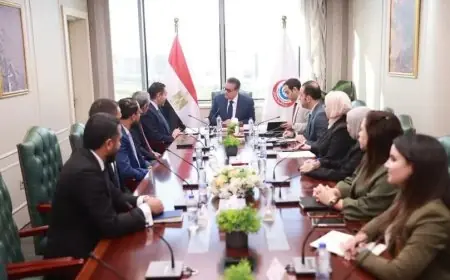 وزير الصحة يتعاون مع ميدترونيك لتعزيز تطورات الجراحات الروبوتية في المستقبل