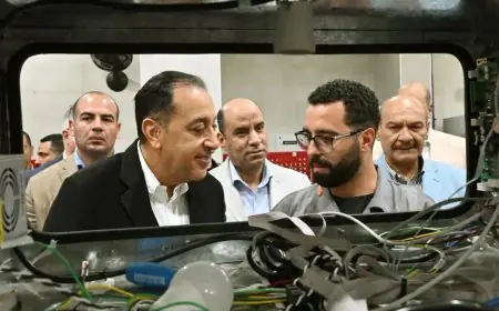عامل في مصنع بالسويس يكشف لمدبولي: رحلتي اليومية من المعادي للسويس بلا صعوبات في التنقل