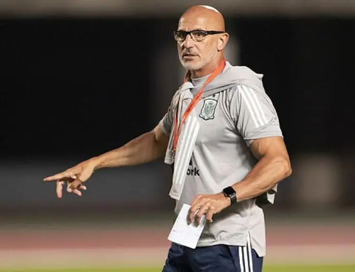 دي لا فوينتي يمتنع عن التعليق وسط تصاعد أزمة رونالدو ومنتخب البرتغال