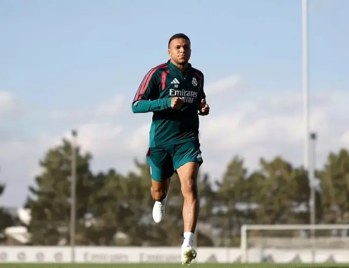 إعلامي بارز ينتقد كيليان مبابي بحدة ويثير جدلاً حول ريال مدريد