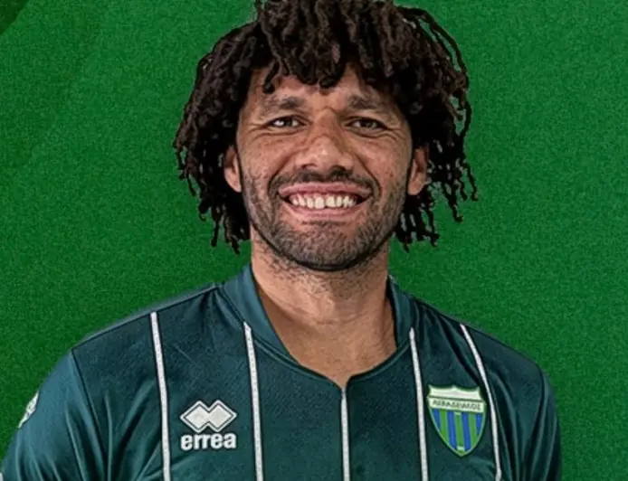 محمد النني يستهل مشاركته في الدوري اليوناني بتلقي بطاقة حمراء