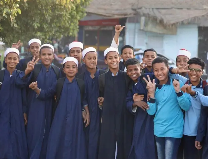 شاهد بالصور كيف تجسد ابتسامات طلاب معهد الرمادي بأسوان أجواء المحبة في المعاهد الأزهرية