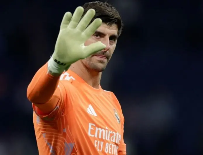 كورتوا يستعد للفوز في برشلونة ويتمنى تحكيمًا عادلًا للجميع
