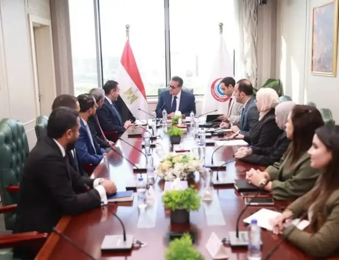 وزير الصحة يتعاون مع ميدترونيك لتعزيز تطورات الجراحات الروبوتية في المستقبل