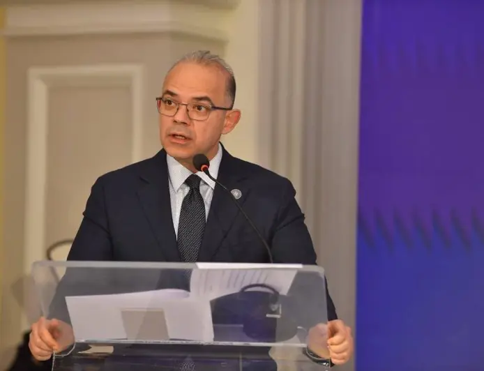 وزير الاستثمار يؤكد أن تعزيز الاستثمارات السياحية والتوسع في إنشاء الغرف الفندقية الأولوية القصوى لزيادة الطاقة الاستيعابية