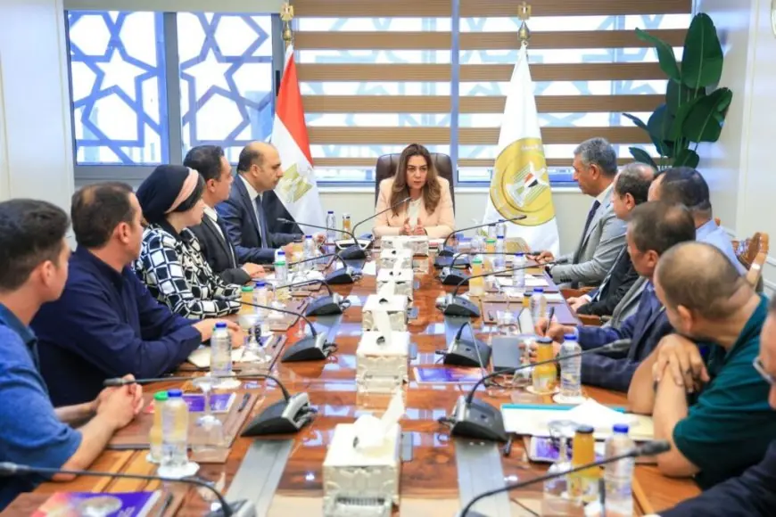 د. منال عوض تؤكد: تحسين النظافة وإدارة المخلفات أولوية لتعزيز البيئة والالتزام بخطط التشغيل واجب