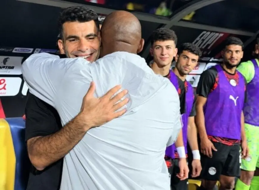 مفاجأة «حضن» من «موسيماني» لـ «زيزو» خلال مباراة مصر وجنوب إفريقيا «فيديو»
