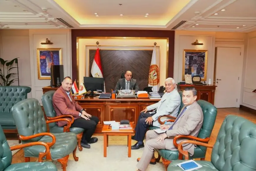 وزير العمل يعلن توفير 550 فرصة عمل جديدة في الصعيد بعد لقاءه بوفد النساجون الشرقيون