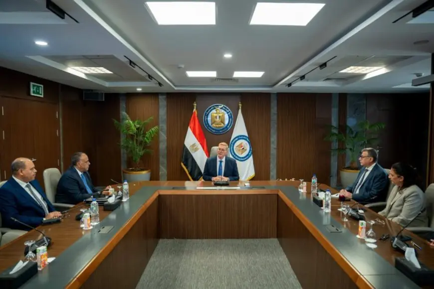 وزير البترول يبحث تعزيز الإنتاج وضمان الإمدادات مع المجلس التنفيذي لهيئة البترول