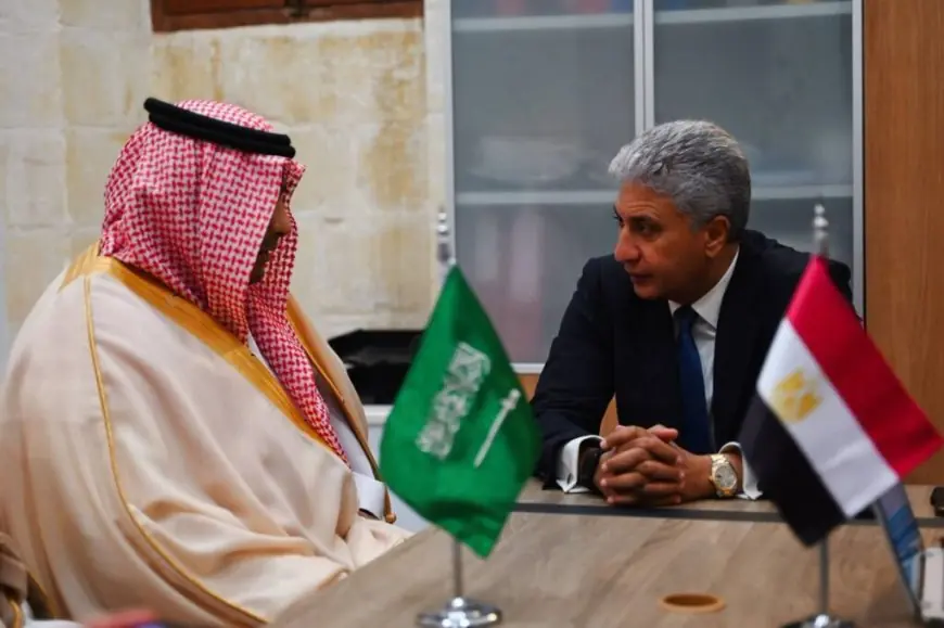 وزير السياحة والآثار يسعى لتعزيز سياحة اليخوت والرحلات البحرية في مصر