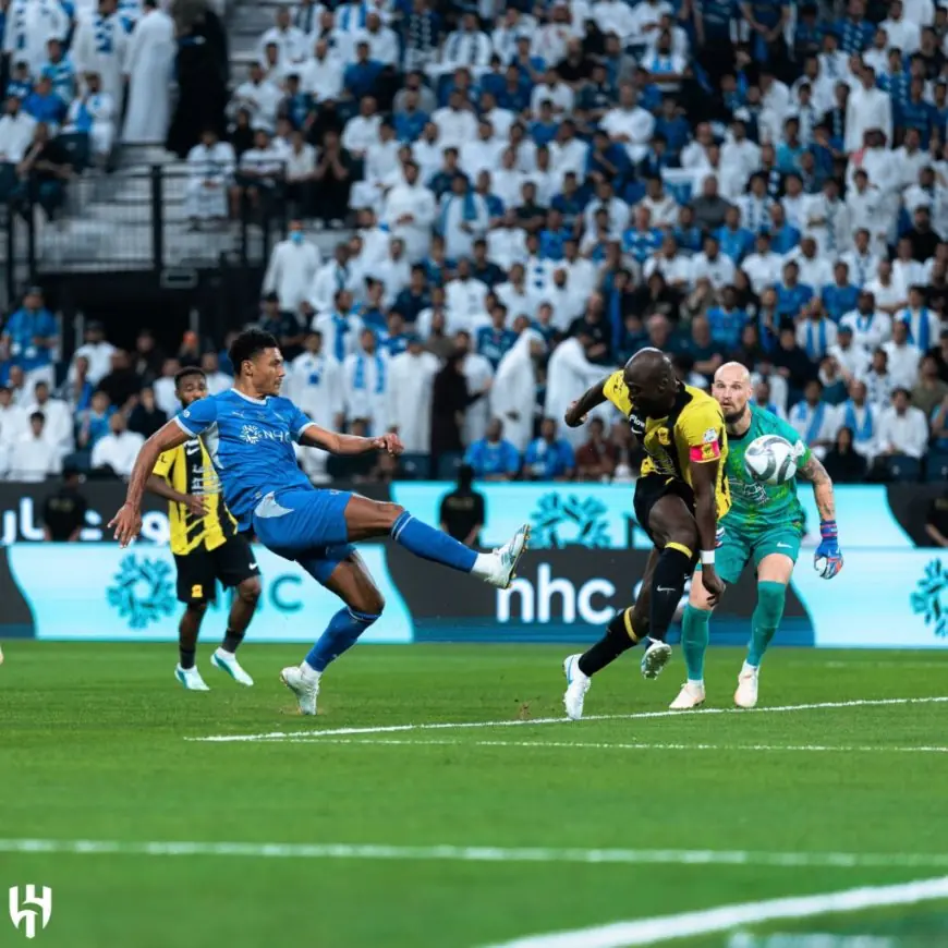 الهلال ينتصر على الاتحاد بثلاثية ويتصدر الدوري السعودي في الكلاسيكو المثير