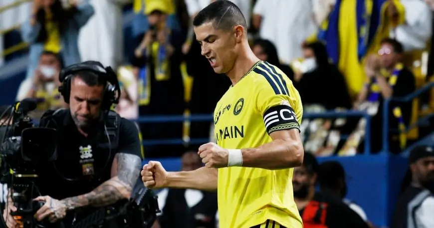 كريستيانو رونالدو يلهب حماسة لاعبي النصر بخطاب ناري في غرفة الملابس