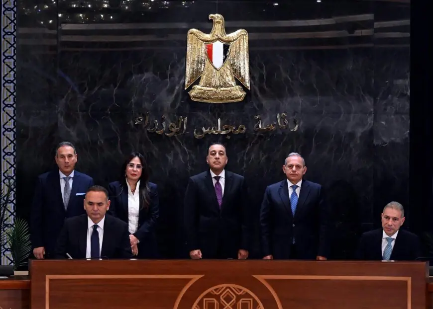 مدبولي يعلن عن توقيع عقود شراء 415 فدانًا في دريم لاند لتعزيز الاستثمار العقاري في مصر