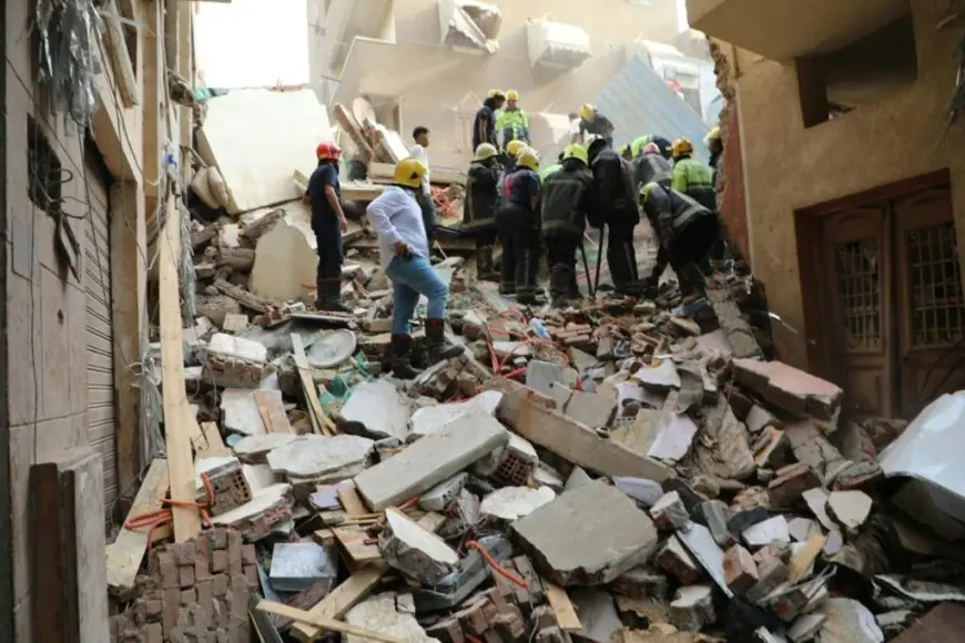 محافظ القاهرة يُعين لجنة هندسية لتقييم تأثير انهيار عقار حارة عبد الغفار على المباني المجاورة في حدائق القبة