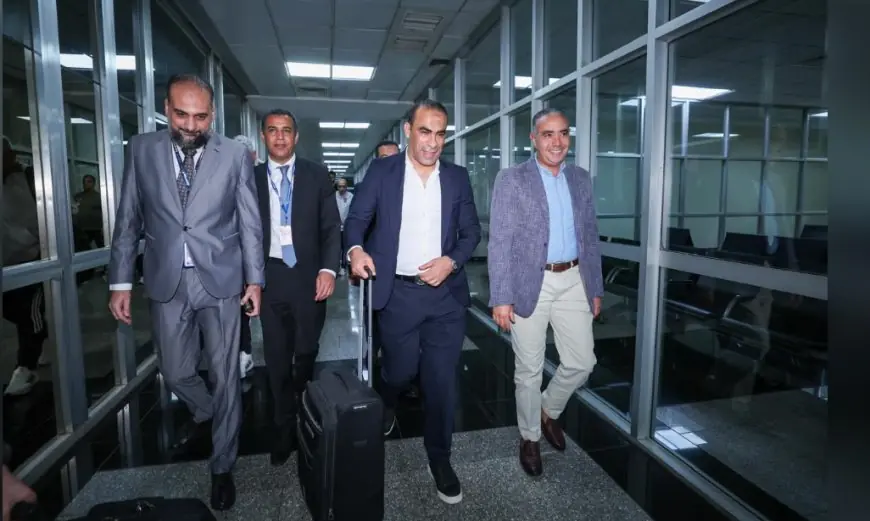 سفير مصر في أوغندا يرحب ببعثة الأهلي فور وصولهم إلى مطار عنتيبي